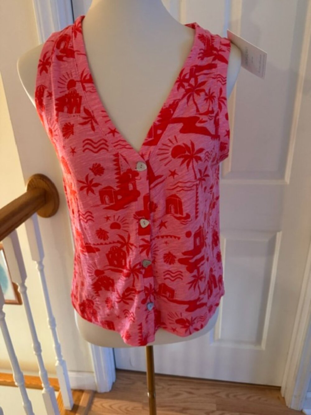 NWT Cynthia Rowley Pink & Red Tropical Landscape Button-Down Tank | Size Medium